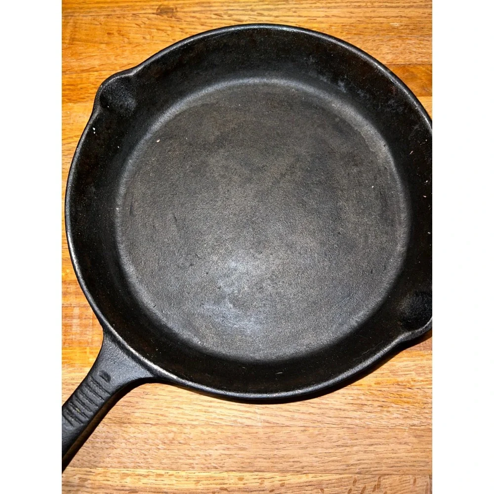 Unbranded 8 Inch Cast Iron Skillet Black Frying Pan with Dual Pour Spouts‎